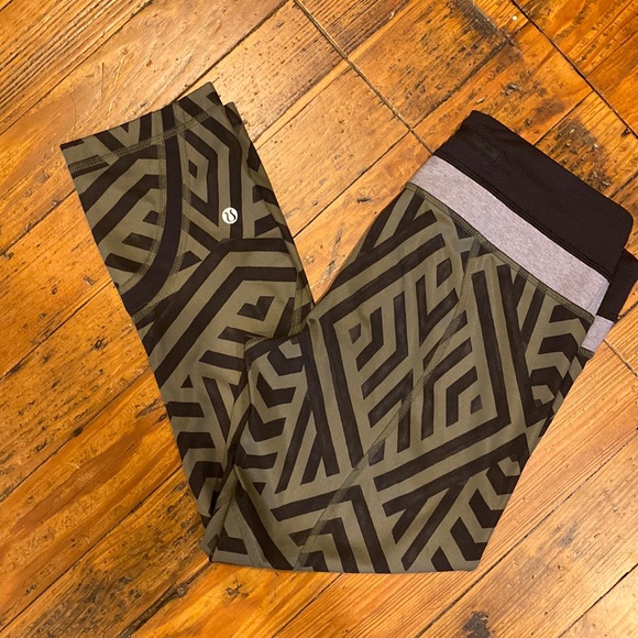Lululemon inspire crops in chevron shuffle - Picture 1 of 4